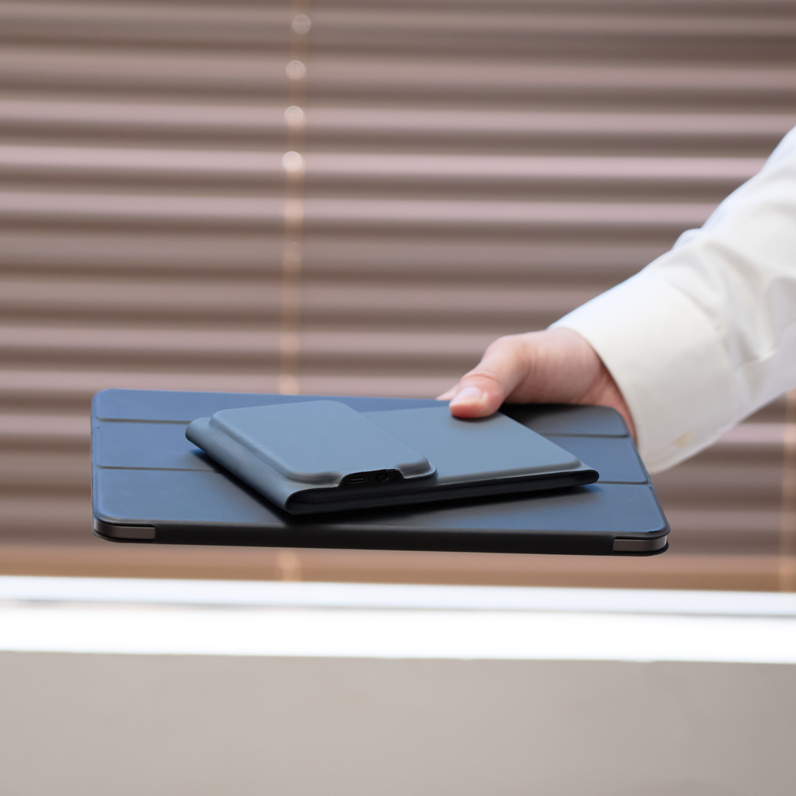 JDC-F01 厚さわずか5.6mm、開けば効率アップ!極薄と機能性を兼ね備えた究極のキーボード