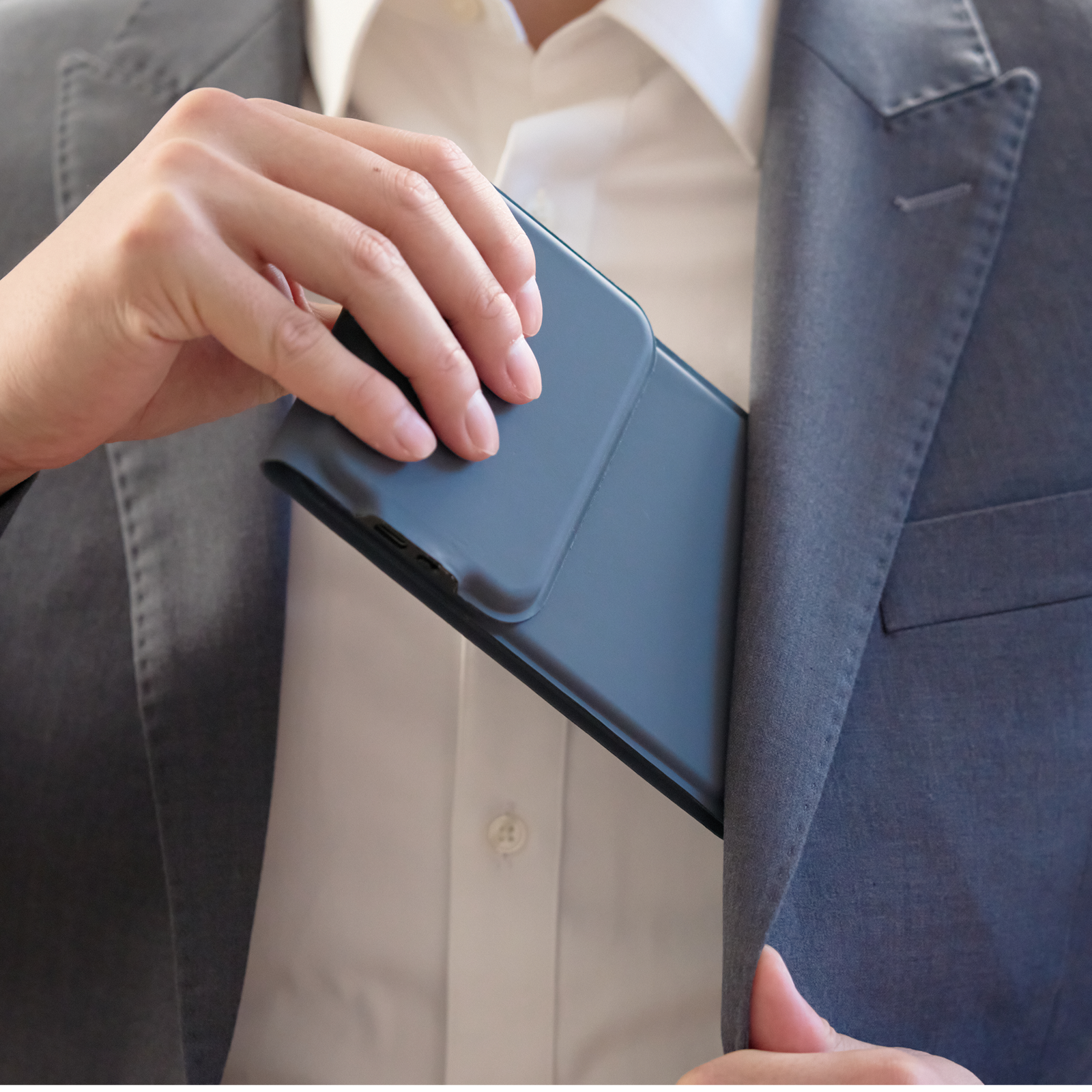 JDC-F01 厚さわずか5.6mm、開けば効率アップ!極薄と機能性を兼ね備えた究極のキーボード