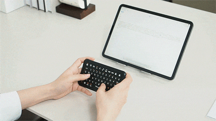 ソファに寝転びながら大画面操作&文字入力が楽々!ミニキーボード Winmaxle