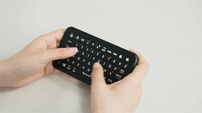 ソファに寝転びながら大画面操作&文字入力が楽々!ミニキーボード Winmaxle