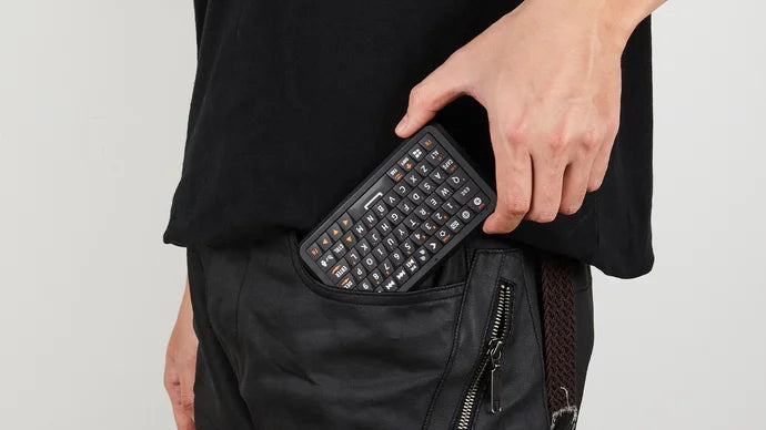 ソファに寝転びながら大画面操作&文字入力が楽々!ミニキーボード Winmaxle