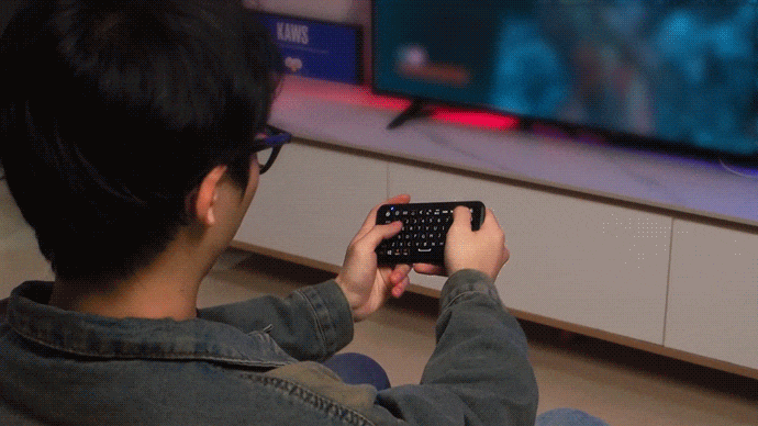 ソファに寝転びながら大画面操作&文字入力が楽々!ミニキーボード Winmaxle