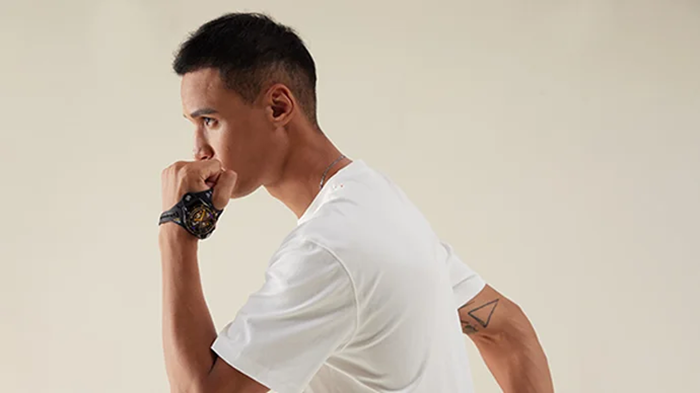 手首を返さずに、サッと確認できる!進化した人間工学バンドで動きやすさを実感!