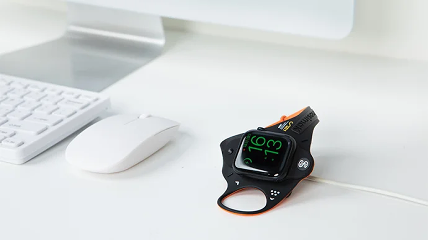 手首を返さずに、サッと確認できる!進化した人間工学バンドで動きやすさを実感!