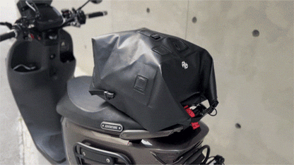 旅のカタチは自由自在 。18L→30L可変、盗難・雨に強いROROBAG 3.0