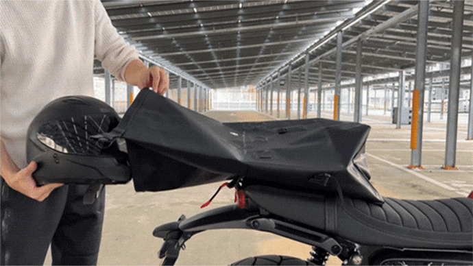 旅のカタチは自由自在 。18L→30L可変、盗難・雨に強いROROBAG 3.0