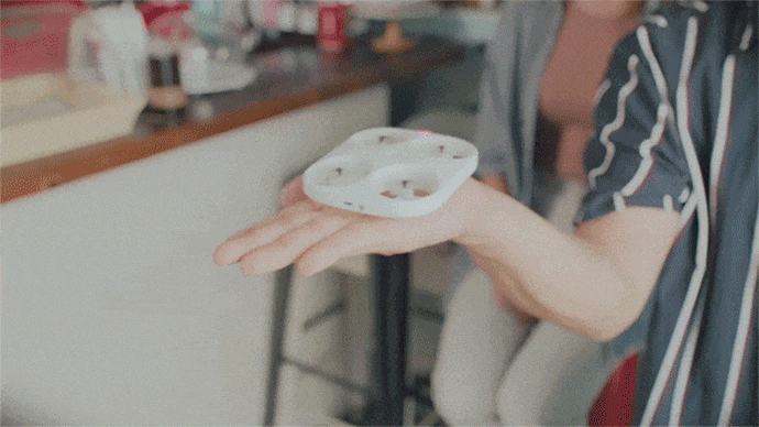 片手ジェスチャで簡単操作！ AI搭載・手のひらから飛ぶ、あなただけの飛行カメラ